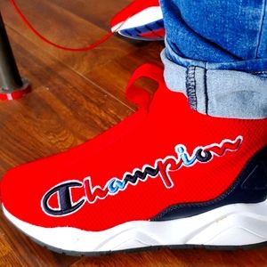 Pull on tennis shoes/sneakers